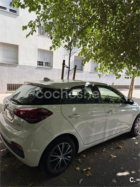 Usado Hyundai i20 75 CV (55 kW) 2018 Blanco Berlina