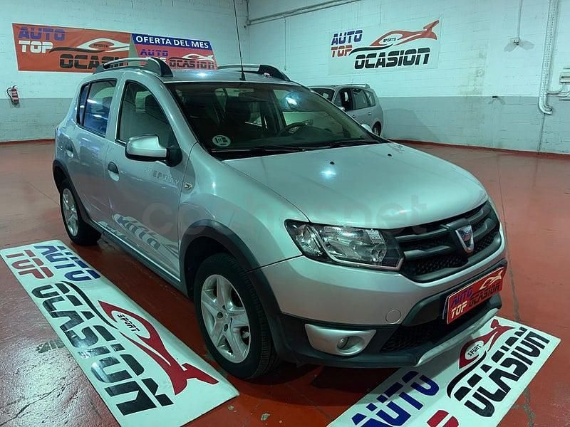 Usado Dacia Sandero Stepway 90 CV (66 kW) 2014 Gris / plata Berlina