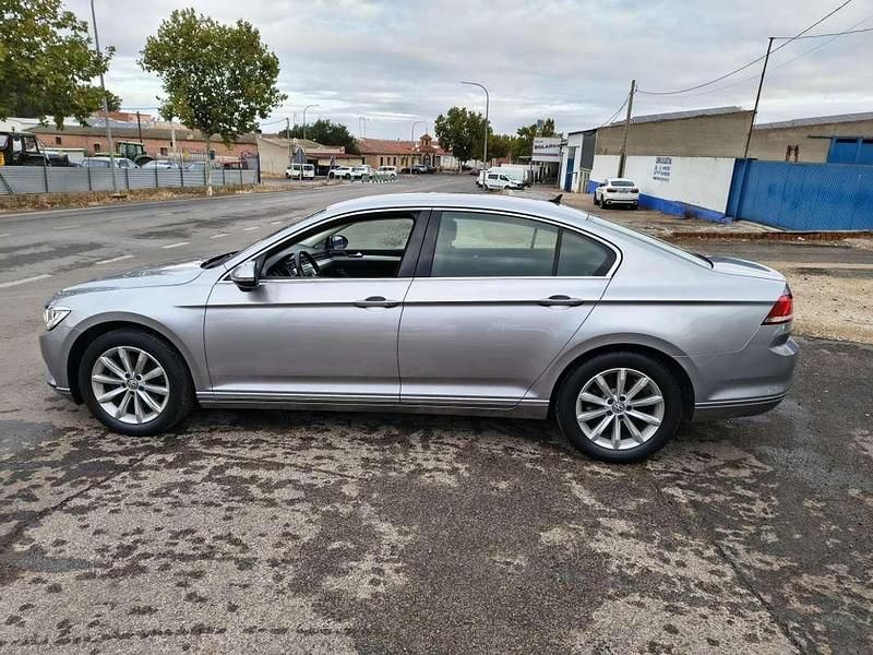 Usado VW Passat Business 150 CV (110 kW) 2019 Gris Familiar