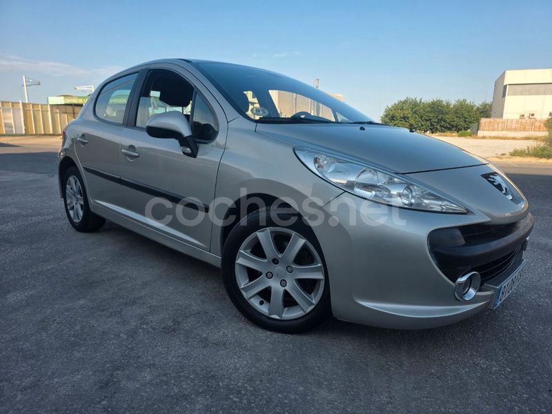 Gris / plata Usado 2006 Peugeot 207 Berlina | 4995 € (Precio justo) - Imagen 1/4