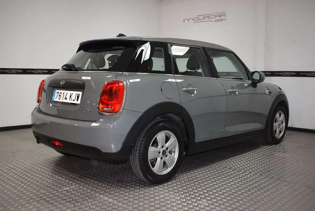 Usado Mini ONE 102 CV (75 kW) 2018 Gris Utilitario
