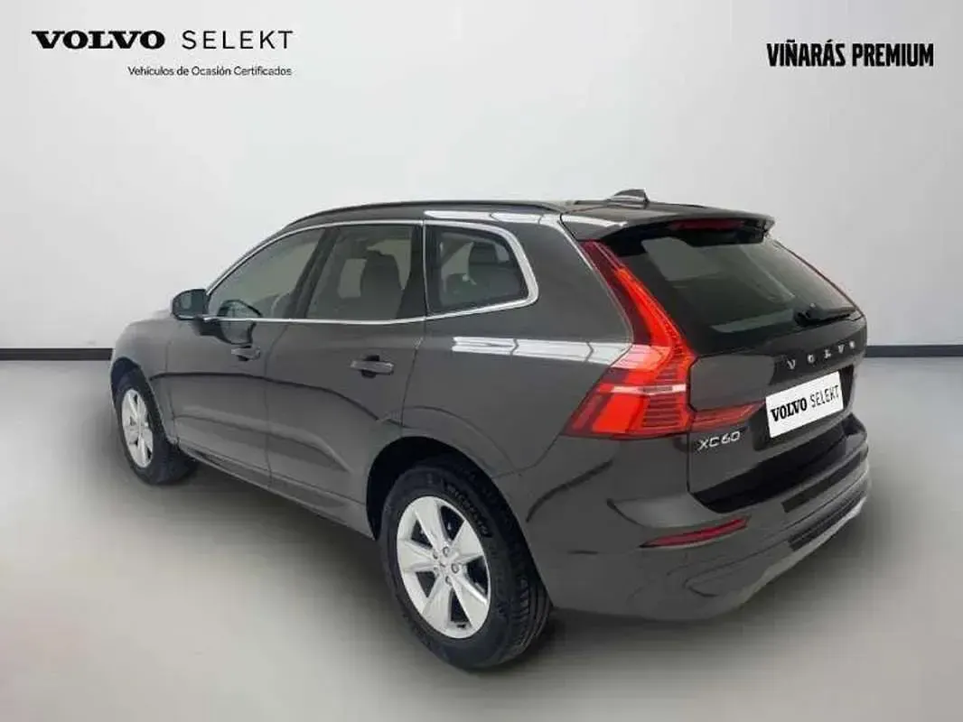 Käytetty Volvo XC60 Core 197 HP (144 kW) 2024 Harmaa Katumaasturi