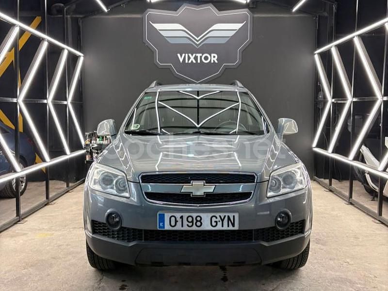 Gris / plata Usado 2010 Chevrolet Captiva LS SUV | 7900 € (Un poco caro) - Imagen 1/4