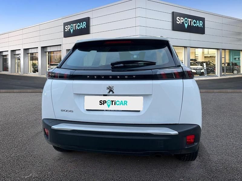 Usado Peugeot 2008 Active 100 CV (73 kW) 2022 Blanco SUV