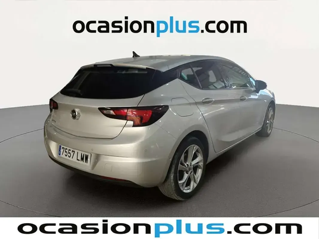 Usado Opel Astra GS Line 110 CV (80 kW) 2021 Plateado Utilitario