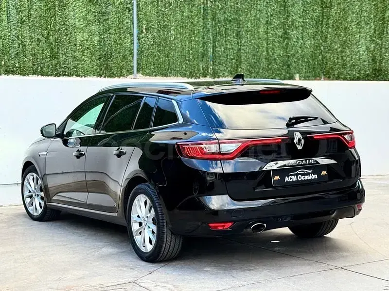 Usado Renault Mégane GrandTour 130 CV (95 kW) 2018 Negro Familiar