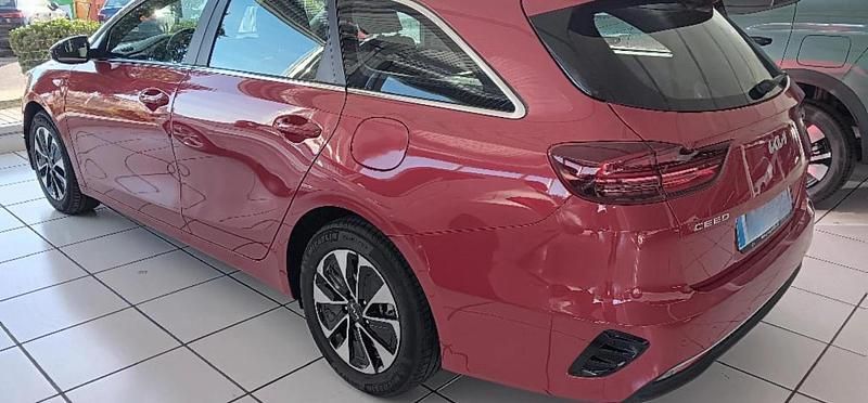 Usado Kia Ceed 101 CV (74 kW) 2025 Rojo Utilitario