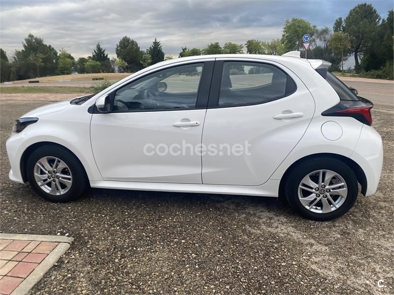 Usado Toyota Yaris 125 CV (91 kW) 2021 Blanco Utilitario