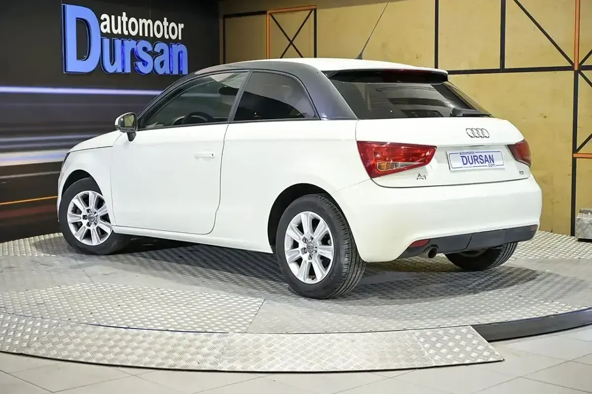 Usado Audi A1 Attraction 105 CV (77 kW) 2010 Blanco Utilitario