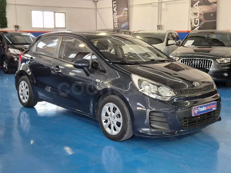 Usado Kia Rio 75 CV (55 kW) 2016 Gris / plata Utilitario