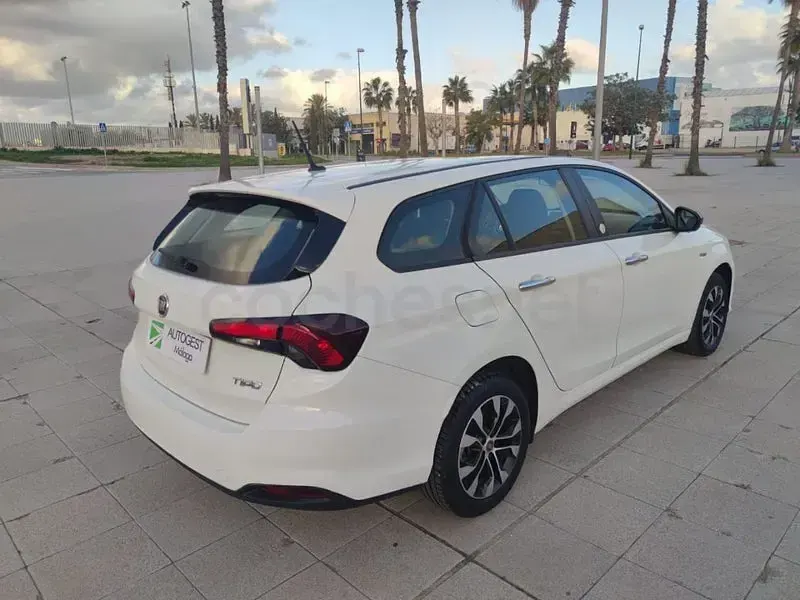 Usado Fiat Tipo Life 95 CV (69 kW) 2021 Blanco Familiar