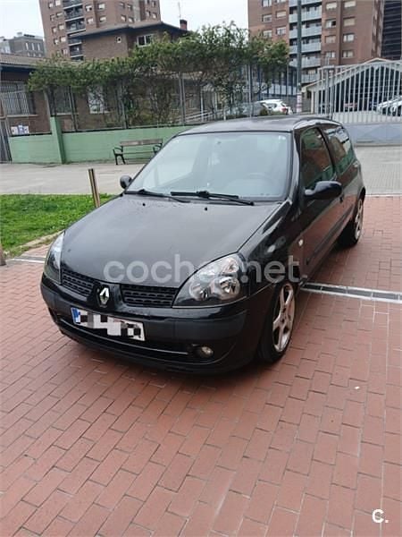 Usado Renault Clio II 80 CV (58 kW) 2003 Negro Berlina