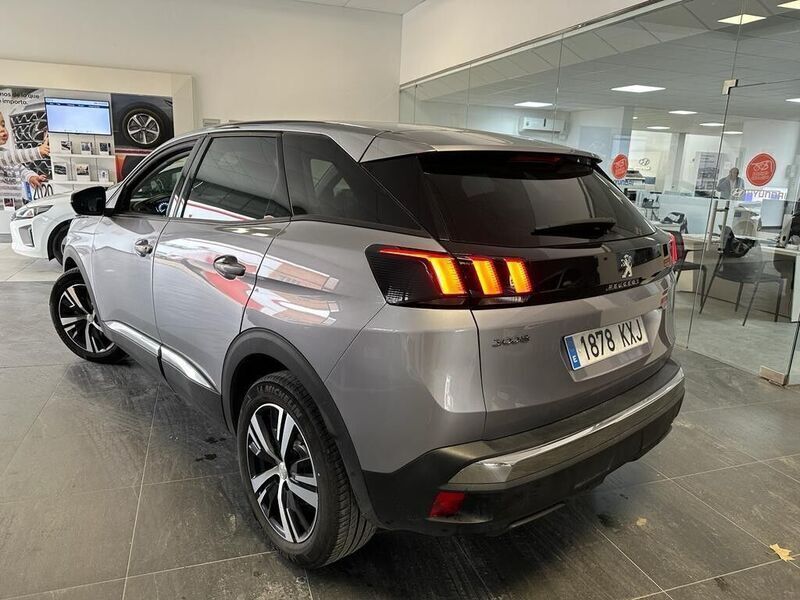 Usado Peugeot 3008 Allure 130 CV (95 kW) 2019 Gris SUV