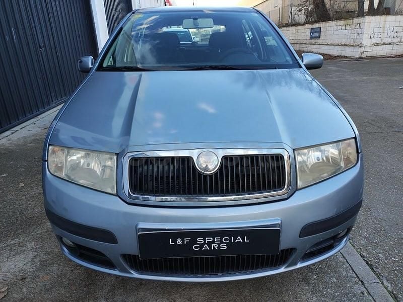 Usado Skoda Fabia Comfort 75 CV (55 kW) 2006 Gris / plata Berlina