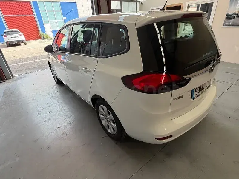 Usado Opel Zafira Tourer Expression 120 CV (88 kW) 2016 Blanco Monovolumen