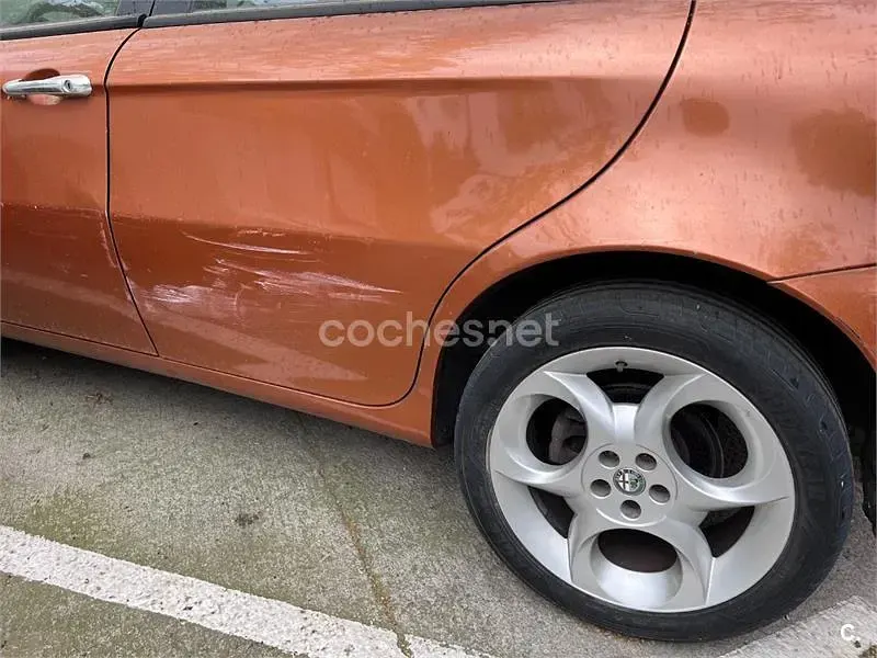 Usado Alfa Romeo 147 Distinctive 150 CV (110 kW) 2005 Naranja Utilitario