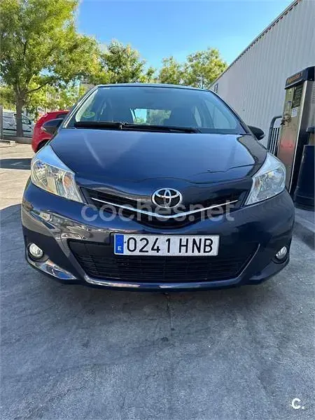 Usado Toyota Yaris Active 99 CV (72 kW) 2012 Azul Utilitario