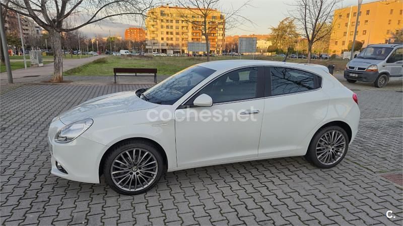 Usado Alfa Romeo Giulietta Distinctive 105 CV (77 kW) 2015 Blanco Berlina