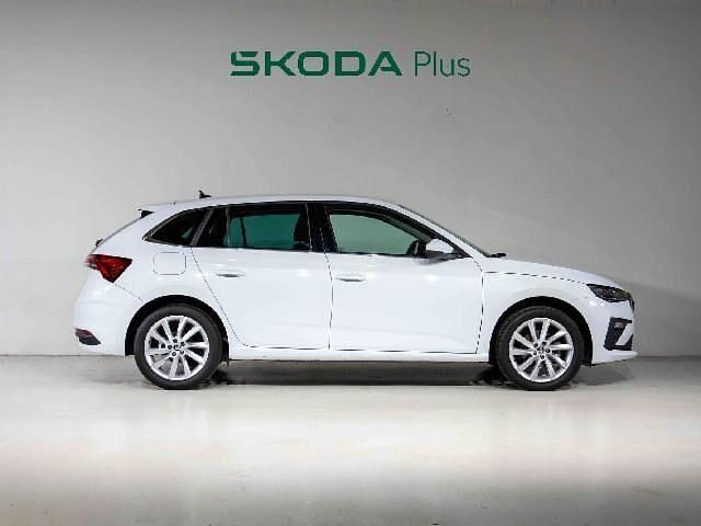 Usado Skoda Scala Selection 115 CV (84 kW) 2024 Blanco Utilitario