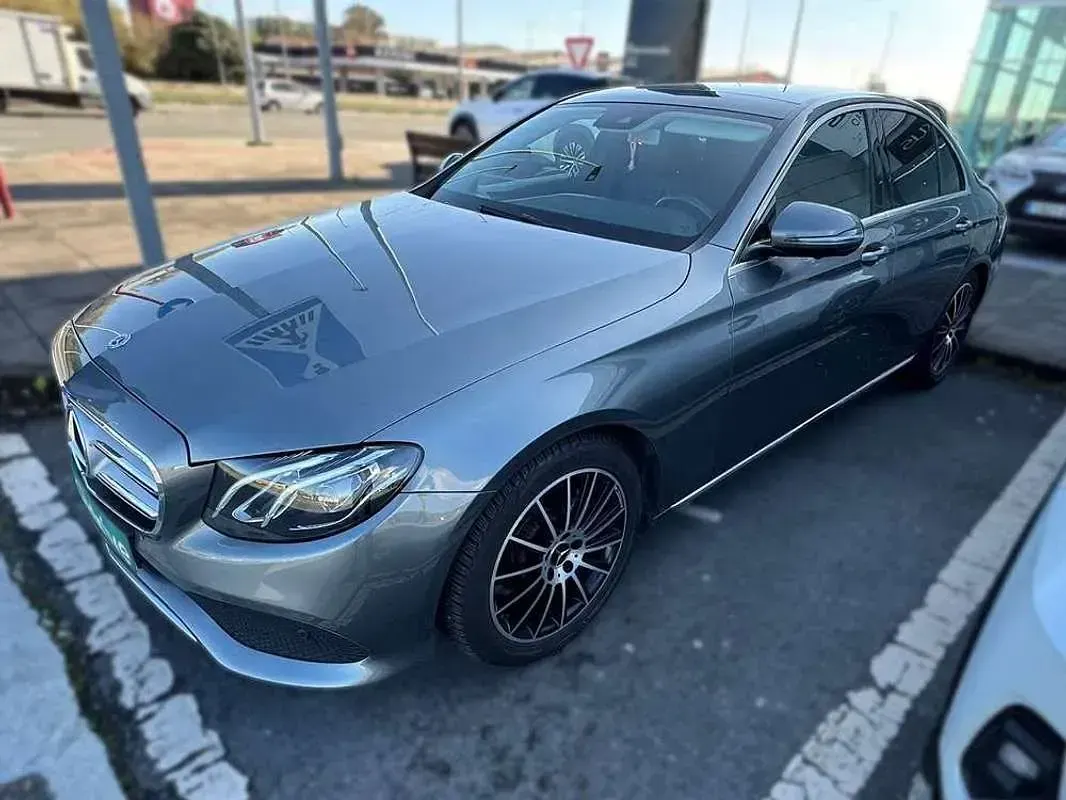 Usado Mercedes E220 194 CV (142 kW) 2018 Gris Berlina