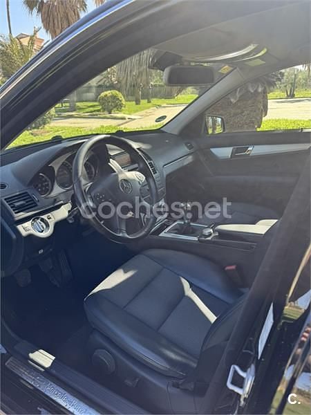 Usado Mercedes C200 Avantgarde 136 CV (100 kW) 2010 Negro Berlina