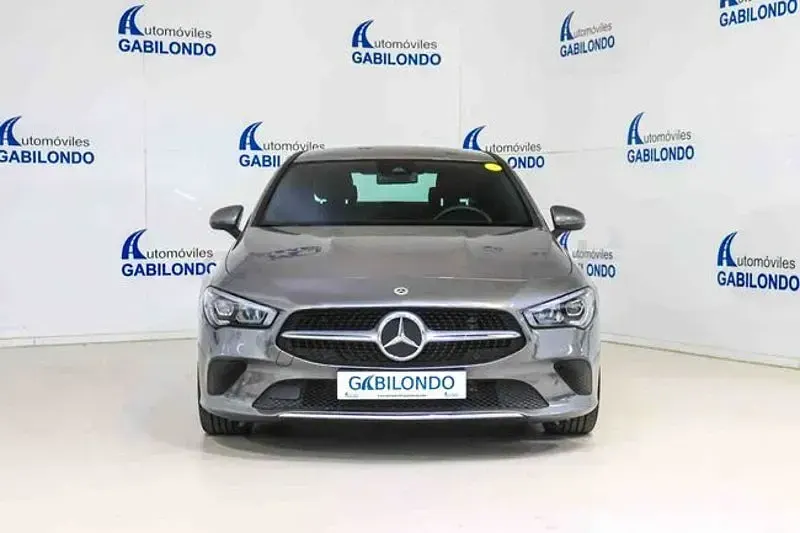 Usado Mercedes CLA200 150 HP (110 kW) 2021 Cinzento Sedan