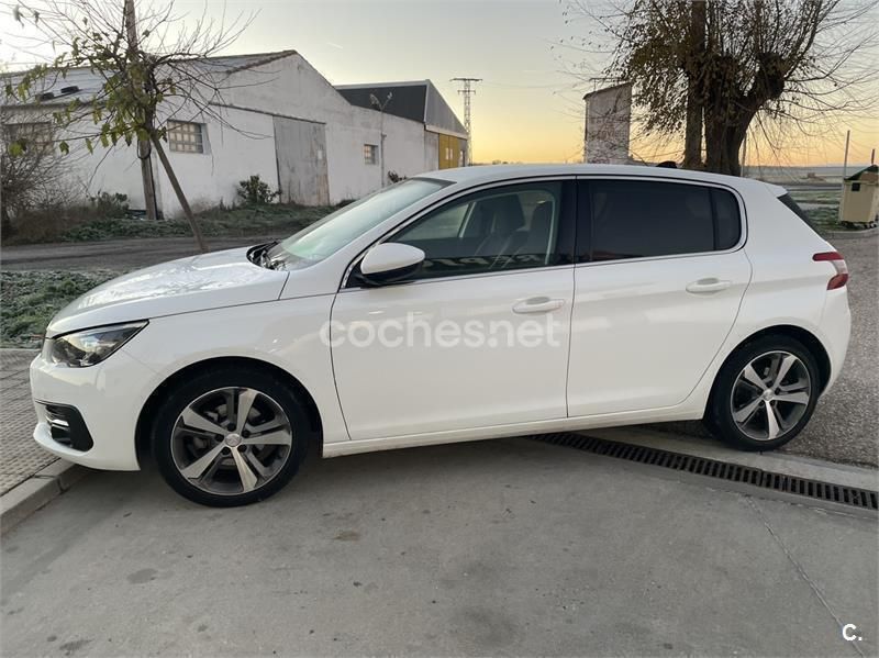 Usado Peugeot 308 Allure 131 CV (96 kW) 2019 Berlina