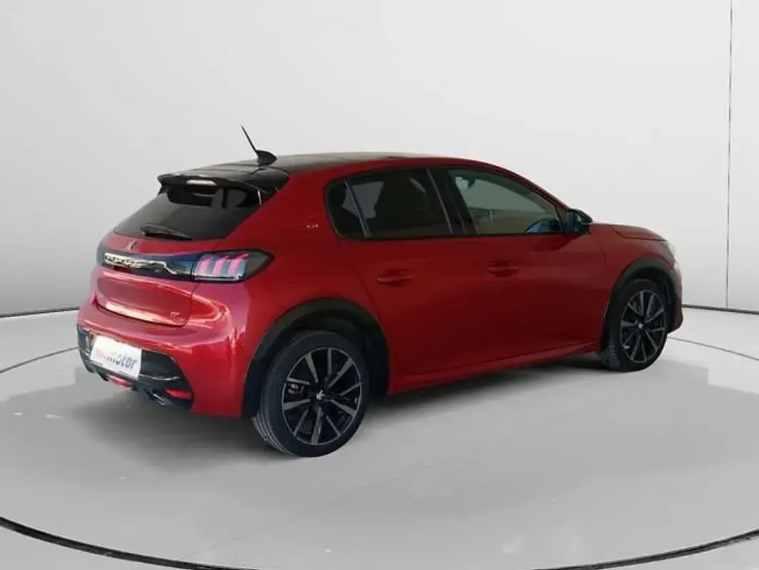 Usado Peugeot 208 GT 101 CV (74 kW) 2022 Rojo Utilitario