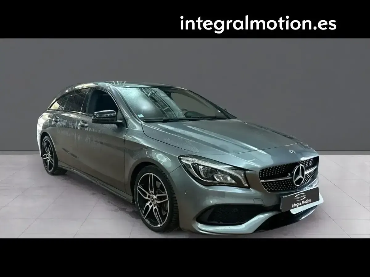 Usado Mercedes CLA220 Shooting Brake 190 CV (139 kW) 2019 Gris Familiar