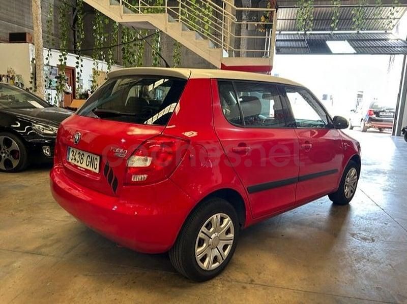 Usado Skoda Fabia 60 CV (44 kW) 2009 Rojo Berlina