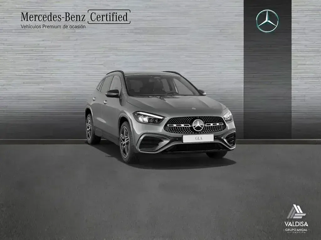 Usado Mercedes GLA250 AMG line 218 CV (160 kW) 2024 Gris / plateado SUV