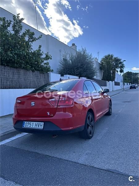 Usado Seat Toledo Style 105 CV (77 kW) 2014 Rojo Utilitario