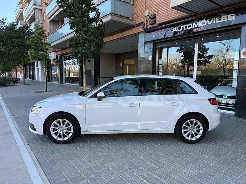 Usado Audi A3 Attraction 110 CV (80 kW) 2015 Blanco Berlina