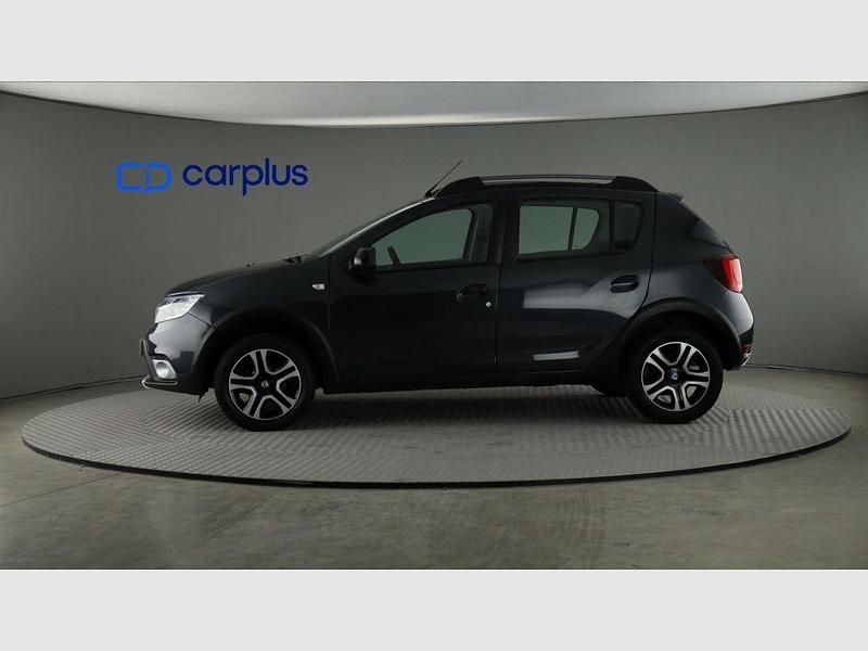 Usado Dacia Sandero 95 CV (69 kW) 2020 Gris highland (metalizado) Utilitario