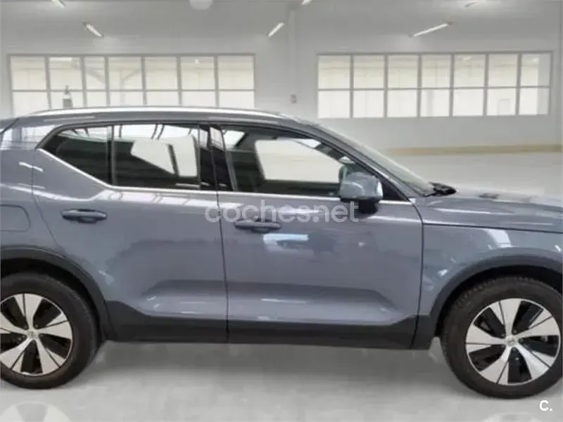 Usado Volvo XC40 211 CV (155 kW) 2023 Gris / plata SUV