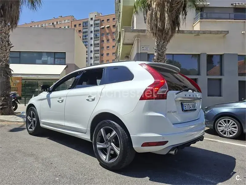 Usado Volvo XC60 R-Design Momentum 181 CV (133 kW) 2015 Blanco SUV