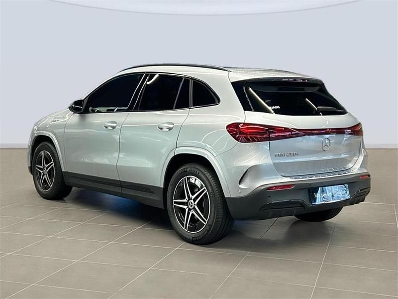 Usado Mercedes EQA250+ 139 kW (190 CV) 2025 Plata SUV
