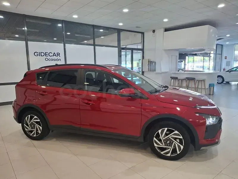 Usado Hyundai Bayon 100 CV (73 kW) 2025 Granate SUV