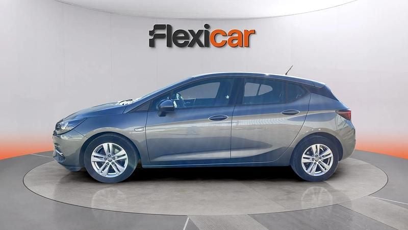 Usado Opel Astra 110 CV (80 kW) 2020 Gris Berlina