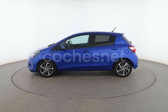 Usado Toyota Yaris Hybrid Active 101 CV (74 kW) 2020 Azul Berlina