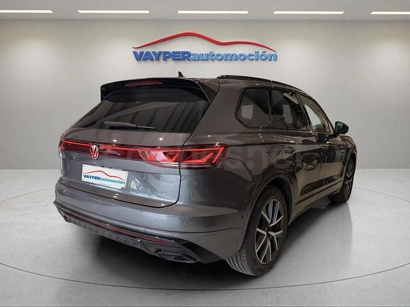Usado VW Touareg R 462 CV (339 kW) 2025 Gris / plata SUV