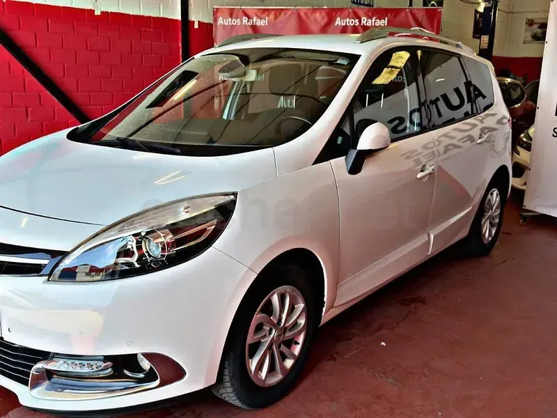 Usado Renault Grand Scénic Bose Edition 130 CV (95 kW) 2014 Blanco Monovolumen