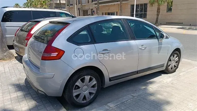 Usado Citroën C4 90 CV (66 kW) 2010 Gris / plata Berlina