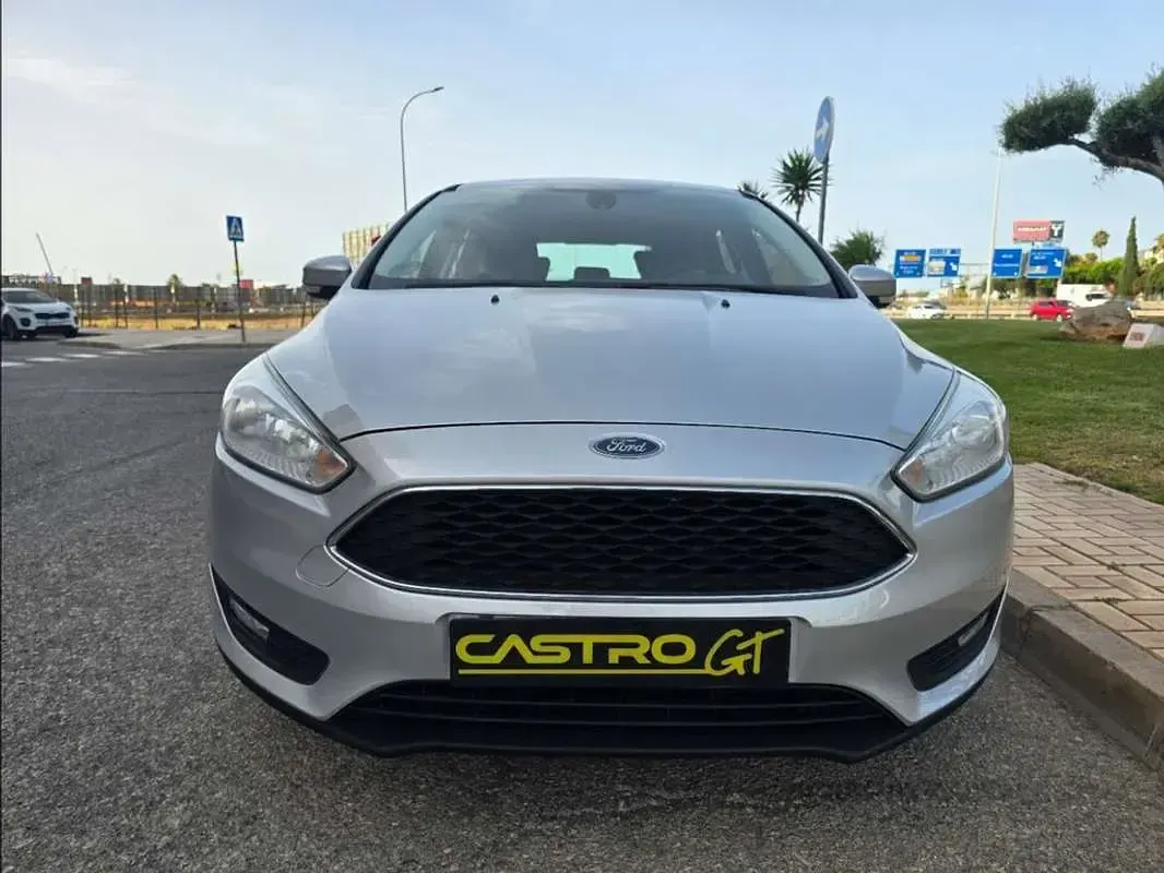 Usado Ford Focus Titanium 125 CV (91 kW) 2016 Gris Utilitario