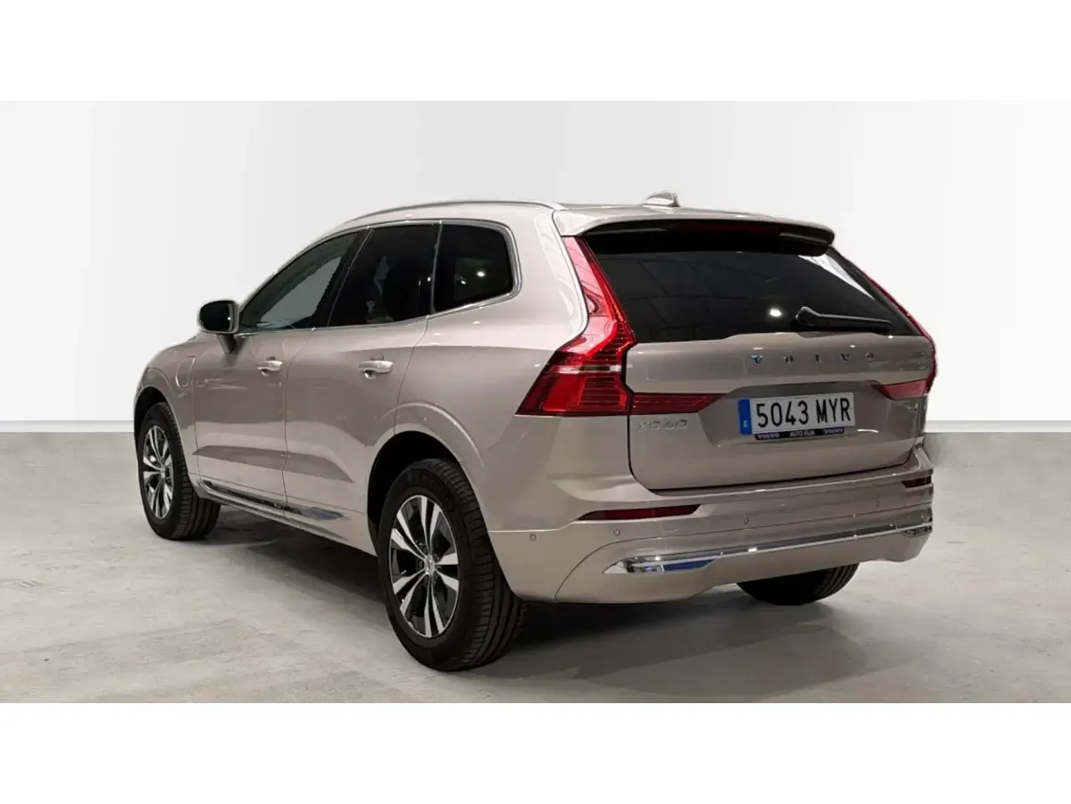 Usado Volvo XC60 Core 350 CV (257 kW) 2025 Gris SUV