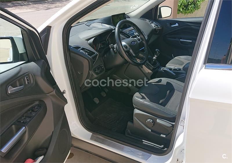 Usado Ford Kuga Titanium 140 HP (102 kW) 2014 Branco SUV