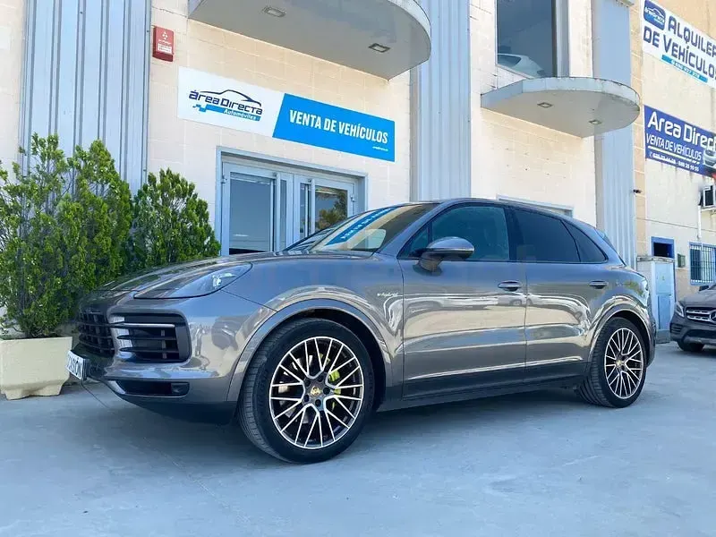 Usado Porsche Cayenne 462 CV (339 kW) 2021 Gris / plata SUV