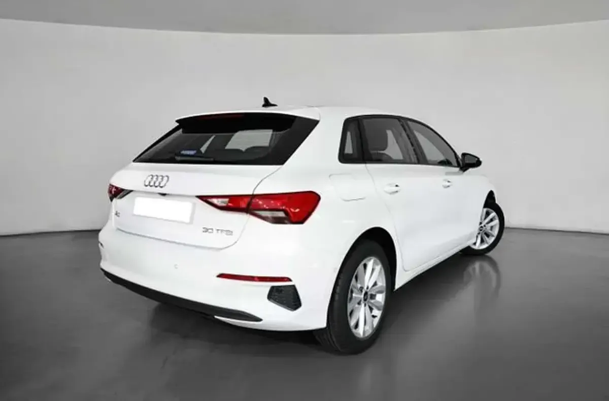 Usado Audi A3 110 CV (80 kW) 2022 Blanco Berlina