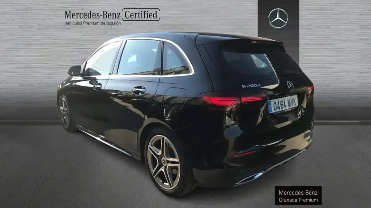 Usado Mercedes B200 150 CV (110 kW) 2024 Negro Utilitario