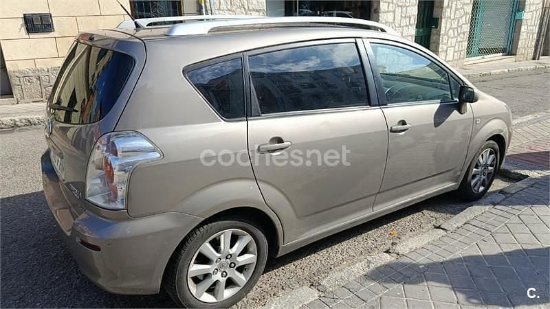 Usado Toyota Corolla Verso Luna 136 CV (100 kW) 2006 Gris / plata Monovolumen